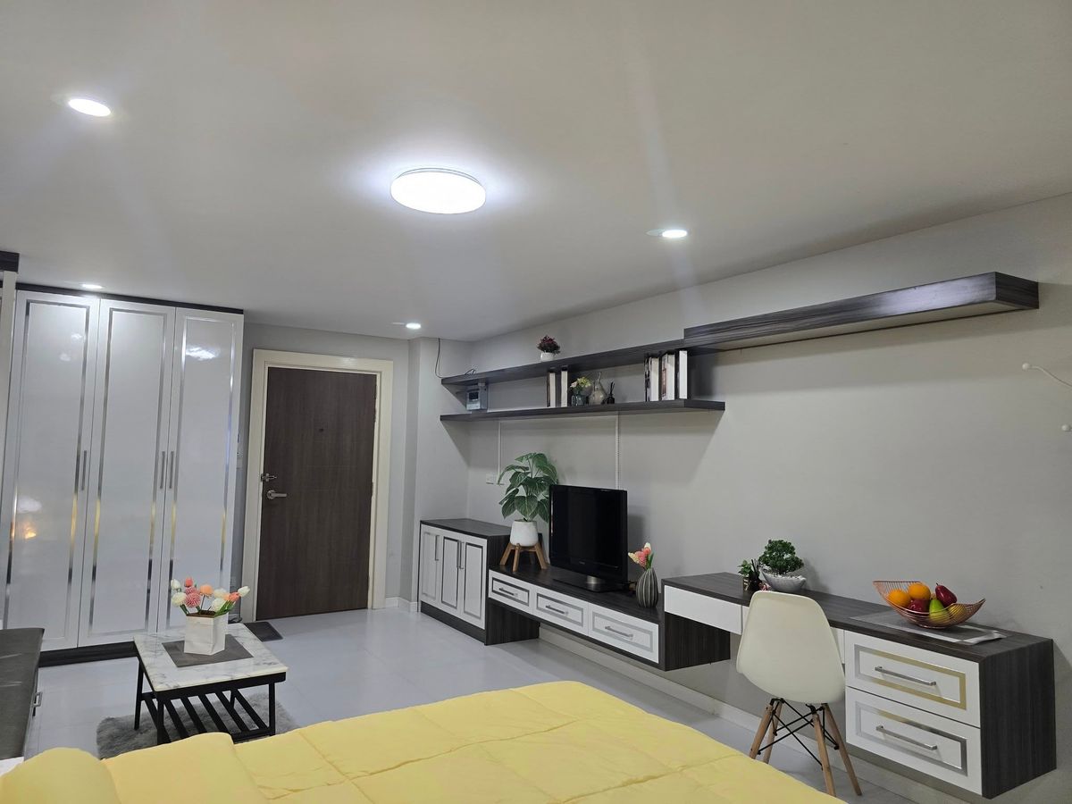 ขายคอนโดเชียงใหม่ : 出售：hillside 4 公寓 For Sale: Hillside 4 Condominium — Prime Location in Chiang Mai