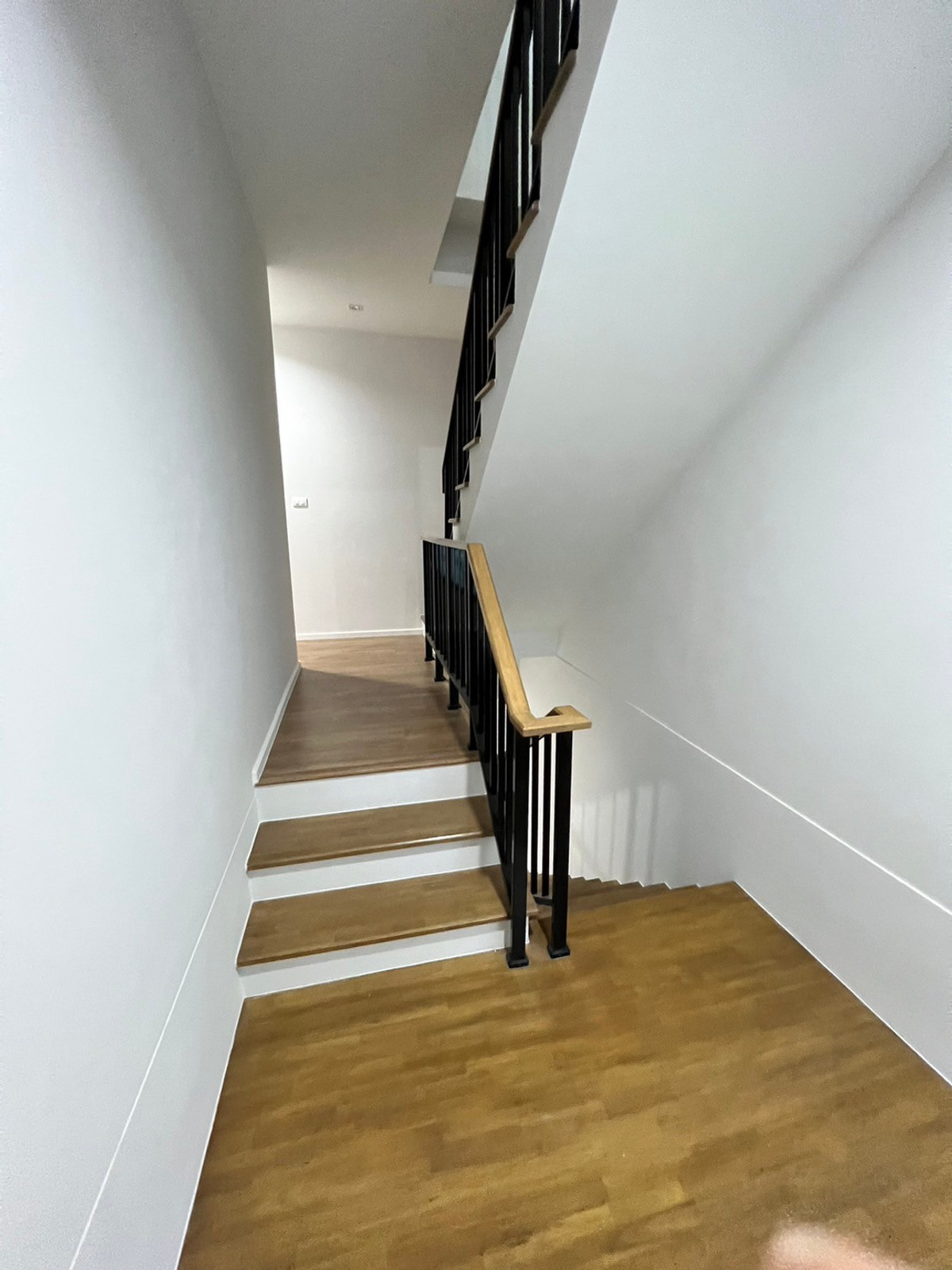 ให้เช่าบ้านพระราม 5 ราชพฤกษ์ บางกรวย : ทาวน์โฮม 3ชั้น 3ห้องนอน 3ห้องนำ 2ที่จอดรถ 5นาทีถึงเซ็นทรัล จดบริษัทได้ห้ะ