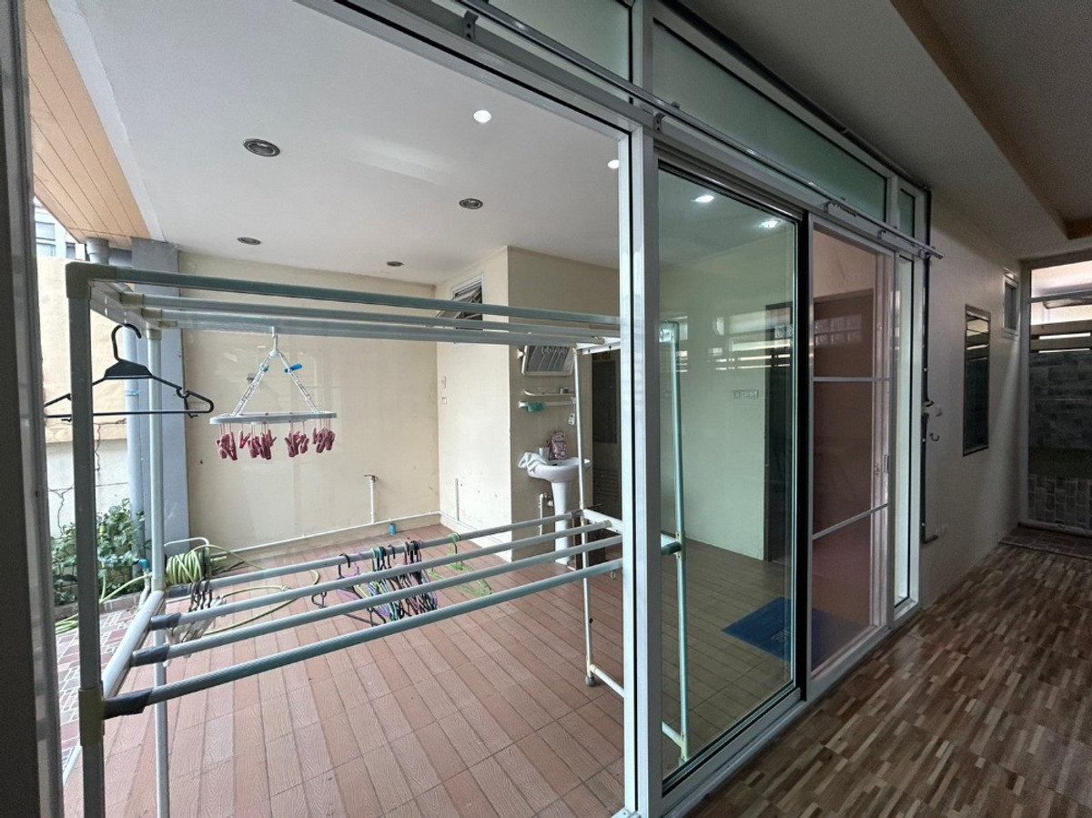 ให้เช่าบ้านพระราม 5 ราชพฤกษ์ บางกรวย : บ้านเดี่ยว มีหลังคาเต็มที่พื้นที่ ติดถนนราชพฤกษ์ 4ห้องนอน ใกล้ DBS