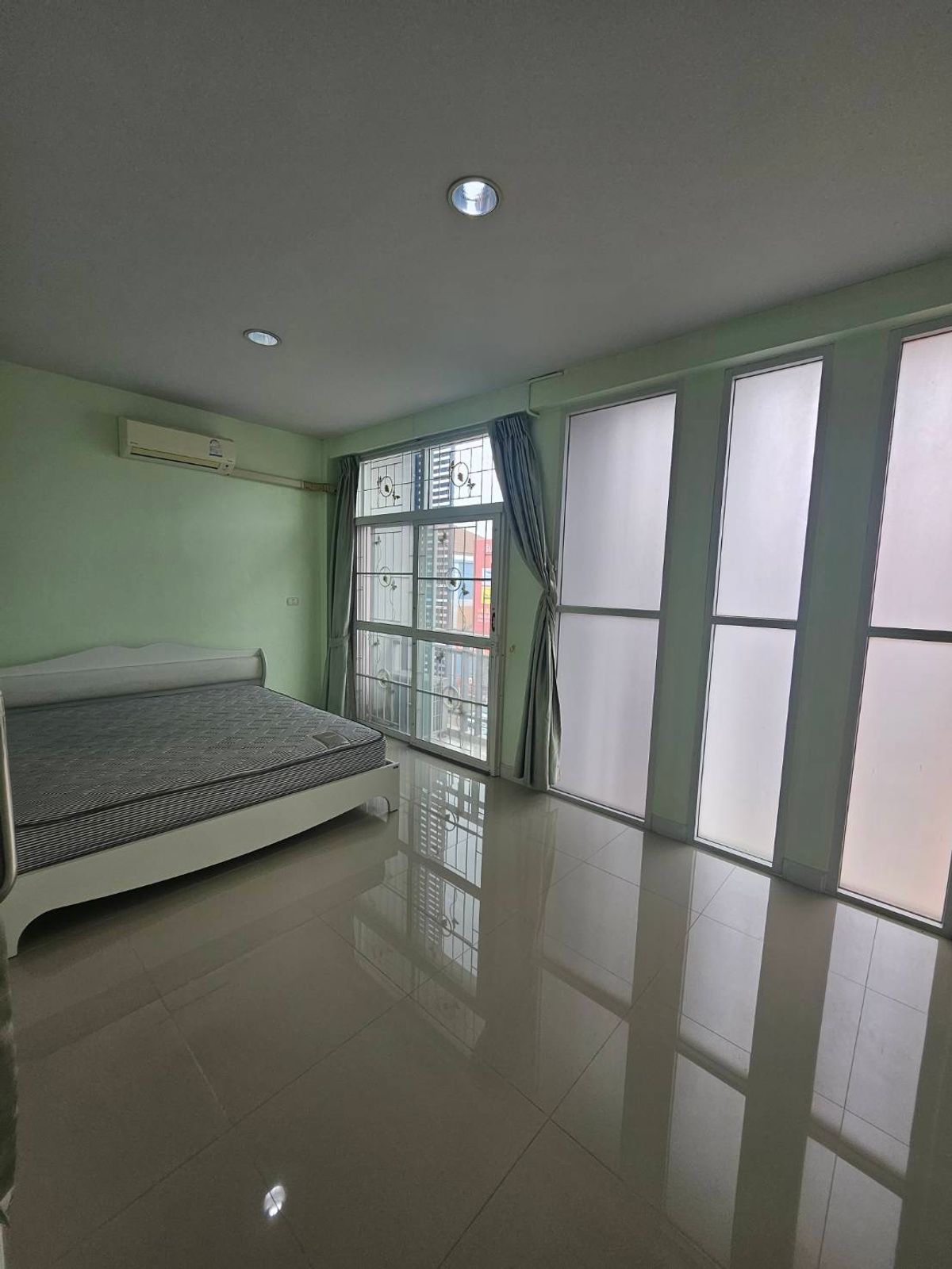 อาคารพาณิชย์ปทุมธานี รังสิต ธรรมศาสตร์ : 🏡 ทาวน์โฮม 3 ชั้น สไตล์โมเดิร์น ใกล้รถไฟฟ้า ราคาถูกที่สุดในโครงการ! เริ่มเพียง 3.59 ล้าน‼️