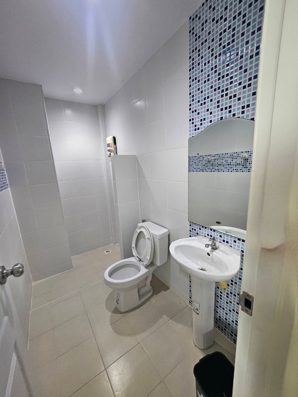 อาคารพาณิชย์ปทุมธานี รังสิต ธรรมศาสตร์ : 🏡 ทาวน์โฮม 3 ชั้น สไตล์โมเดิร์น ใกล้รถไฟฟ้า ราคาถูกที่สุดในโครงการ! เริ่มเพียง 3.59 ล้าน‼️