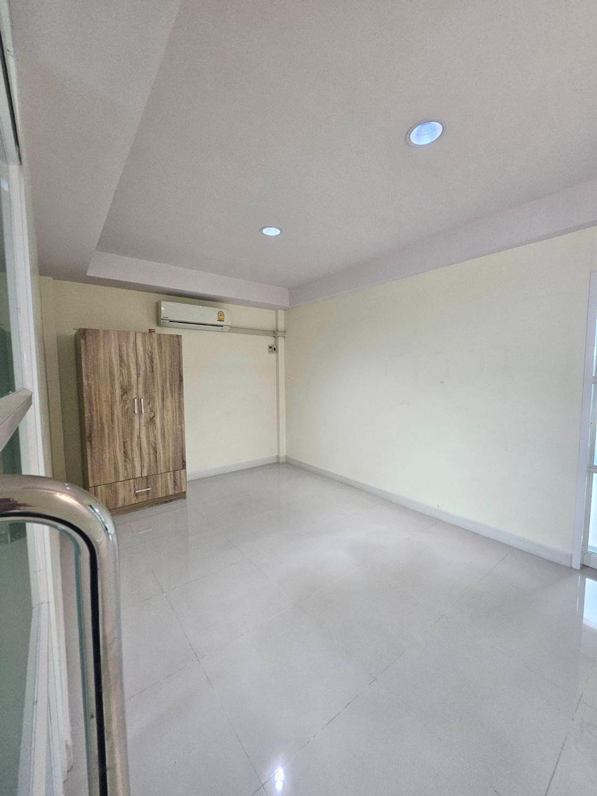 อาคารพาณิชย์ปทุมธานี รังสิต ธรรมศาสตร์ : 🏡 ทาวน์โฮม 3 ชั้น สไตล์โมเดิร์น ใกล้รถไฟฟ้า ราคาถูกที่สุดในโครงการ! เริ่มเพียง 3.59 ล้าน‼️