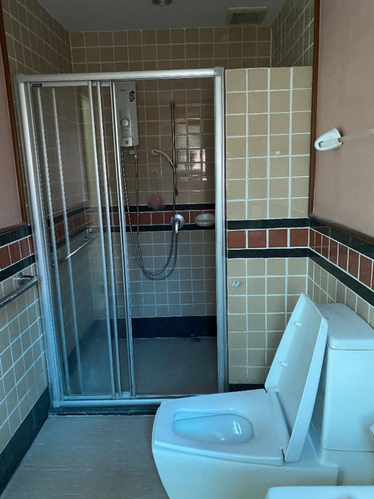 ให้เช่าบ้านพระราม 5 ราชพฤกษ์ บางกรวย : บ้านเดี่ยว มีหลังคาเต็มที่พื้นที่ ติดถนนราชพฤกษ์ 4ห้องนอน ใกล้ DBS