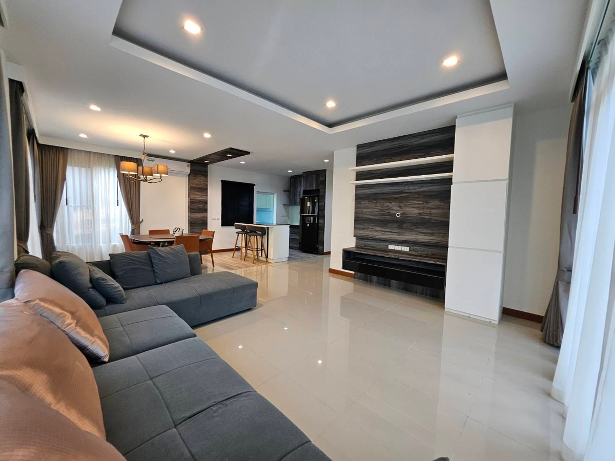 For RentHouseNonthaburi, Bang Yai, Bangbuathong : house with garden, 4 bedrooms, all with en-suite bathrooms, separate maid's room on the first floor, spacious bedrooms.