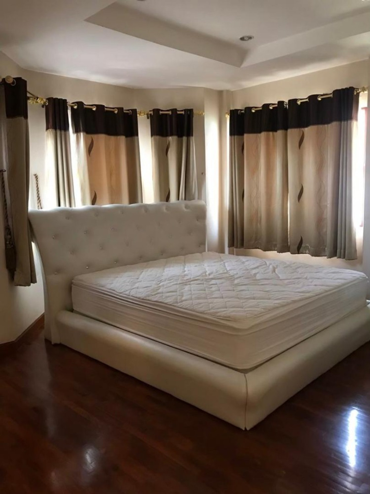 ให้เช่าบ้านพระราม 5 ราชพฤกษ์ บางกรวย : บ้านเดี่ยว มีหลังคาเต็มที่พื้นที่ ติดถนนราชพฤกษ์ 4ห้องนอน ใกล้ DBS