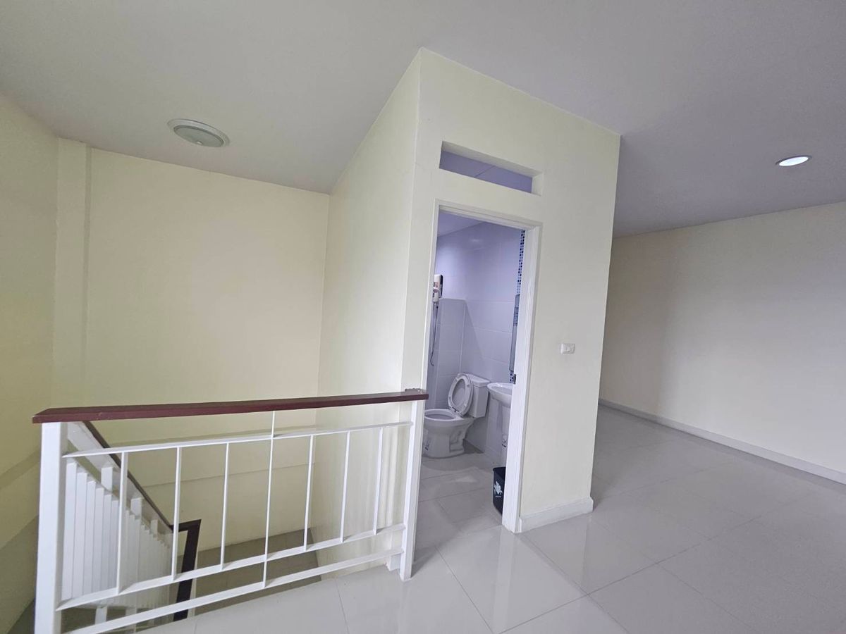 อาคารพาณิชย์ปทุมธานี รังสิต ธรรมศาสตร์ : 🏡 ทาวน์โฮม 3 ชั้น สไตล์โมเดิร์น ใกล้รถไฟฟ้า ราคาถูกที่สุดในโครงการ! เริ่มเพียง 3.59 ล้าน‼️