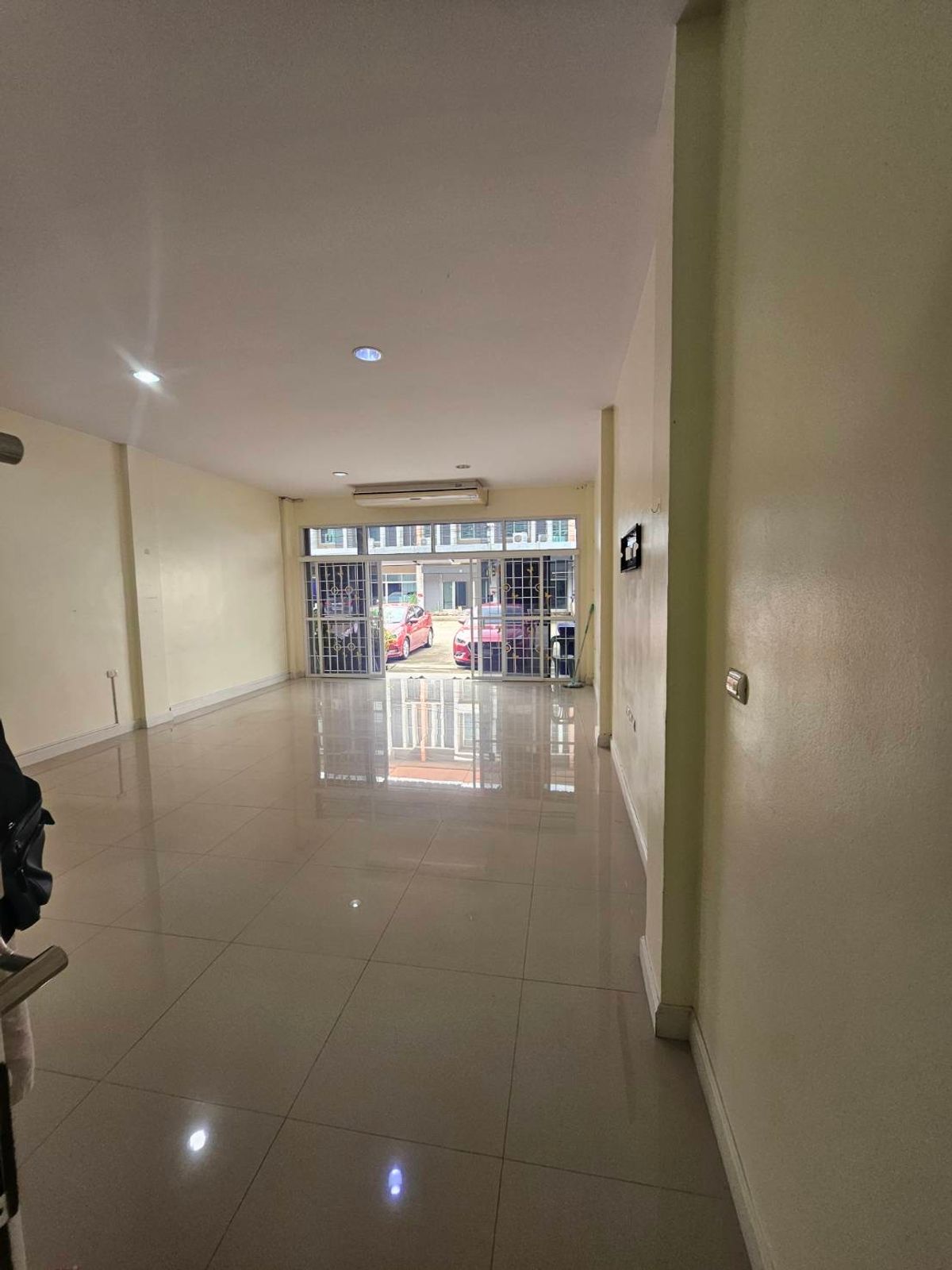 อาคารพาณิชย์ปทุมธานี รังสิต ธรรมศาสตร์ : 🏡 ทาวน์โฮม 3 ชั้น สไตล์โมเดิร์น ใกล้รถไฟฟ้า ราคาถูกที่สุดในโครงการ! เริ่มเพียง 3.59 ล้าน‼️