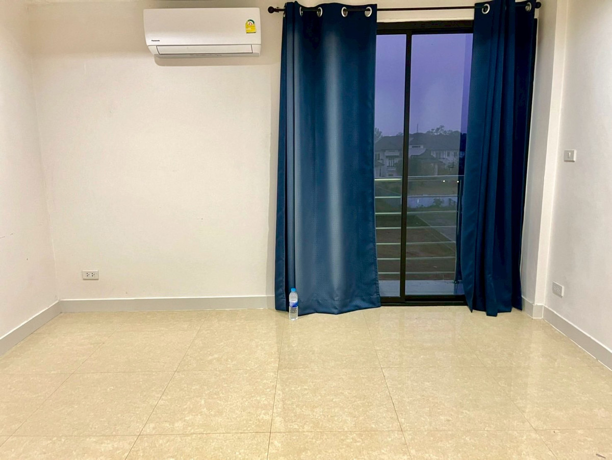 ขายอาคารพาณิชย์นครปฐม : ขายอาคารพาณิชย์ 3 ชั้นครึ่ง อยู่หลังเซ็นทรัล นครปฐม  เนื้อที่ 35.6 ตารางวา 4 ห้องนอน ต.ห้วยจรเข้ อ.เมืองนครปฐม จ.นครปฐม