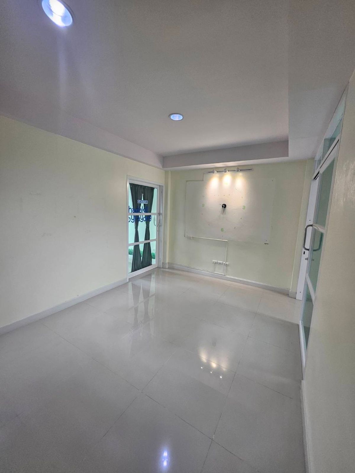 อาคารพาณิชย์ปทุมธานี รังสิต ธรรมศาสตร์ : 🏡 ทาวน์โฮม 3 ชั้น สไตล์โมเดิร์น ใกล้รถไฟฟ้า ราคาถูกที่สุดในโครงการ! เริ่มเพียง 3.59 ล้าน‼️