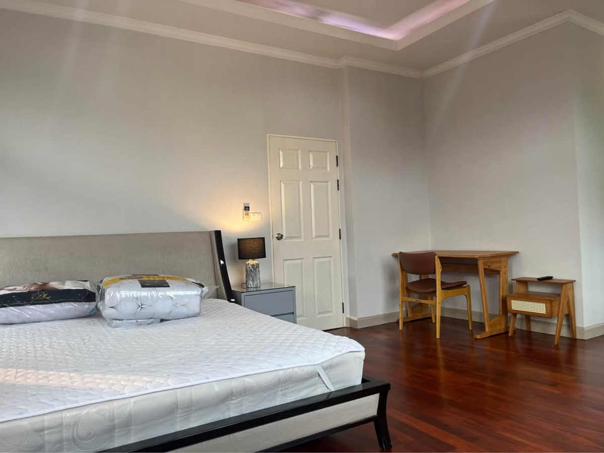 ให้เช่าทาวน์โฮมเลียบทางด่วนรามอินทรา : บ้านเดี่ยว ติดรพ.กระดูกและข้อ KDMS ติดทางด่วนฉลองรัช เฟอร์นิเจอร์พร้อมอยู่ 3ห้องนอน 