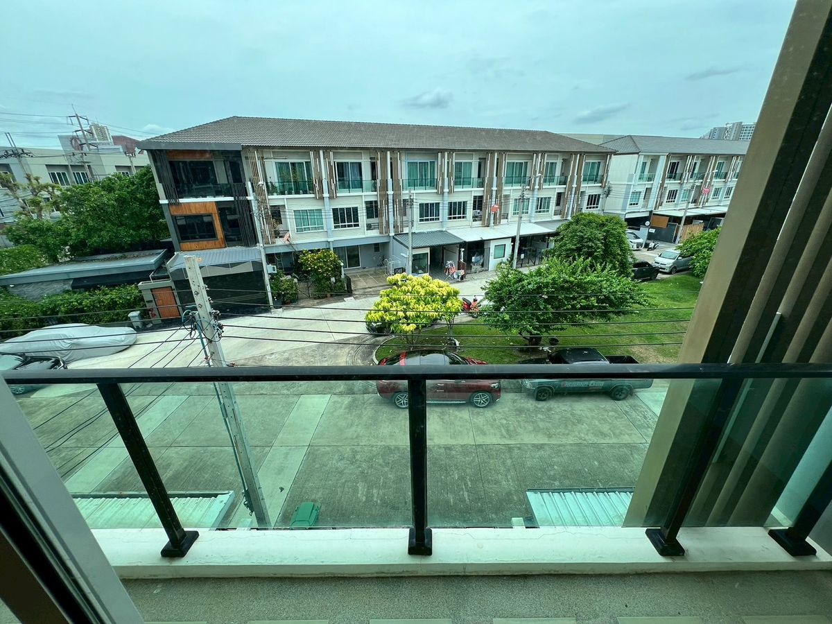 ให้เช่าทาวน์โฮมแจ้งวัฒนะ เมืองทอง : ทาวน์โฮม 3ชั้น ในเมืองทองธานี มีสวนหลังบ้าน ทำออฟฟิต จดบริษัทได้ ติดแยกเมืองทอง