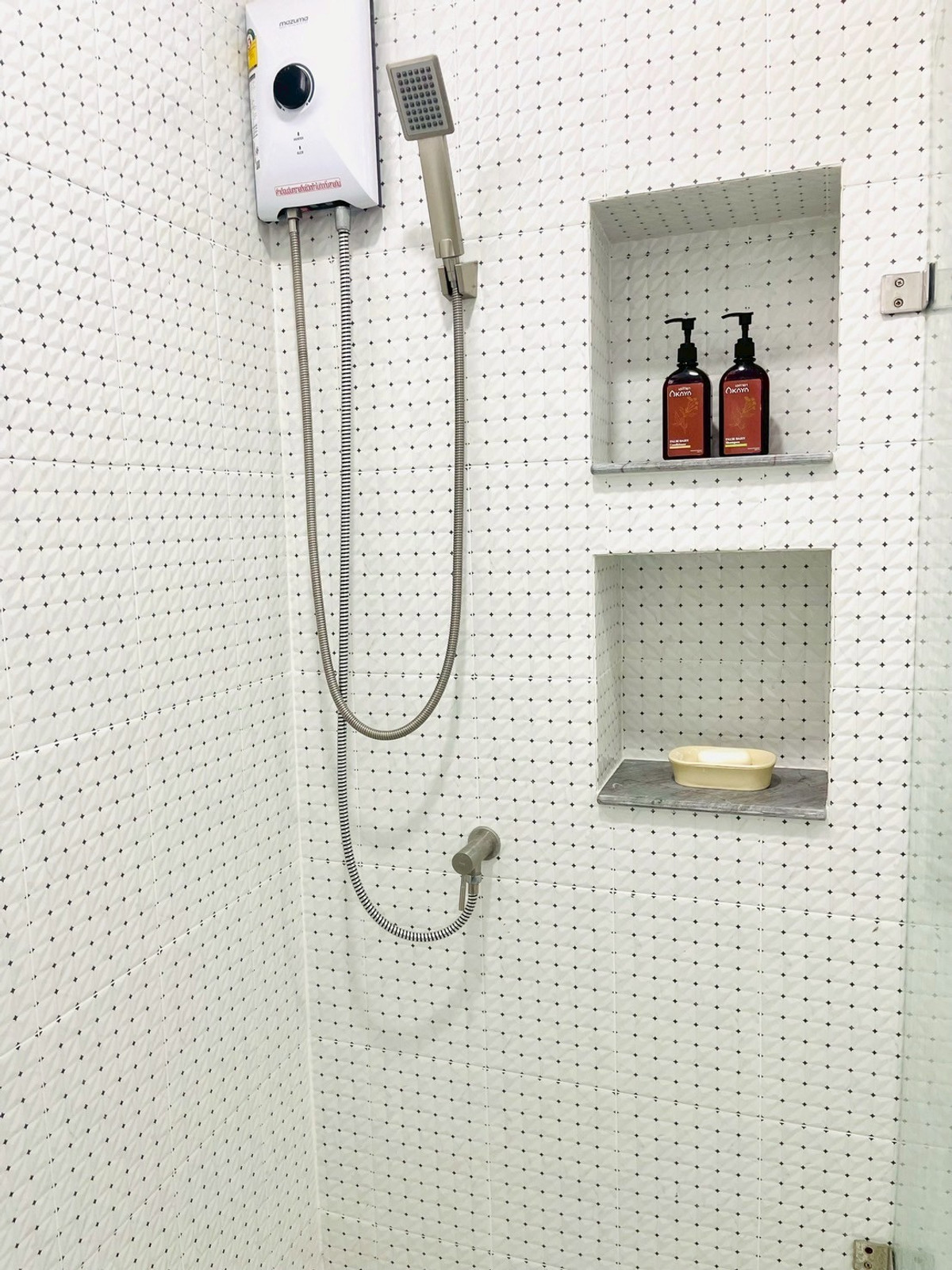 ให้เช่าทาวน์โฮมเกษตรศาสตร์ รัชโยธิน : ทาวน์เฮาส์ หัวมุม 4ห้องนอน (2 ยูนิตผสม) ซอยพหลโยธิน51 ปากซอย BTS เฟอร์นิเจอร์ครบ