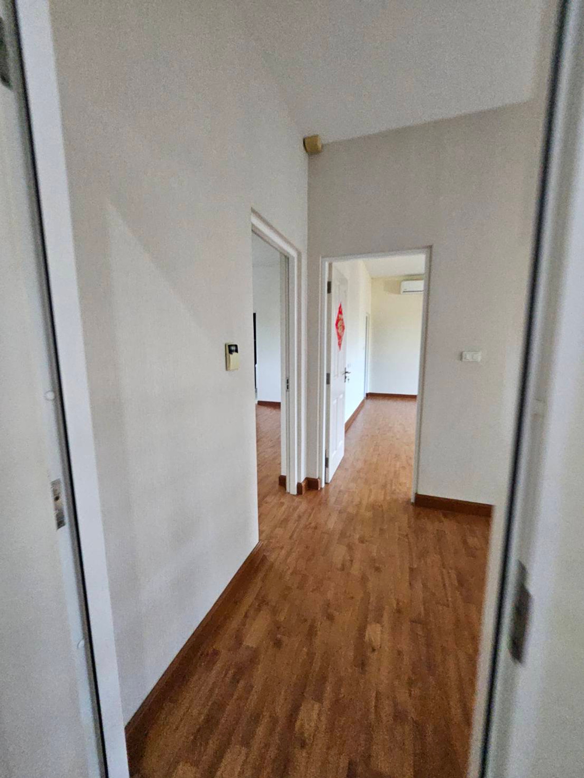 For RentHouseNonthaburi, Bang Yai, Bangbuathong : house with garden, 4 bedrooms, all with en-suite bathrooms, separate maid's room on the first floor, spacious bedrooms.