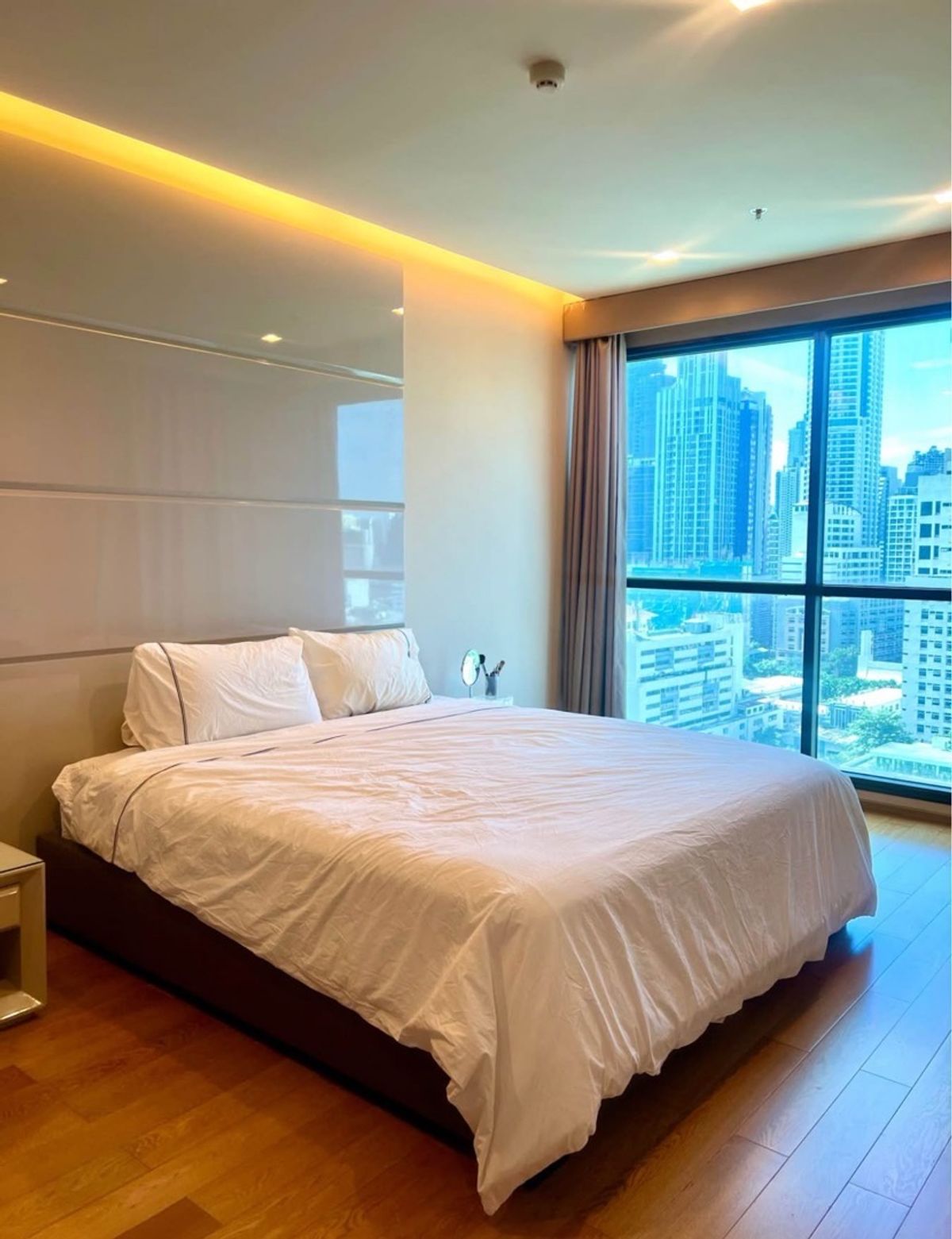 For RentCondoSathorn, Narathiwat : For Rent the Address Sathon