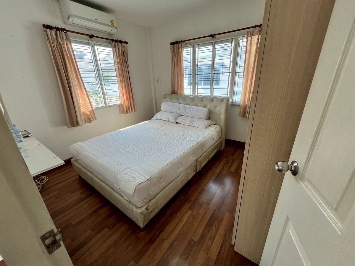 For RentHouseChaengwatana, Muangthong : fully furnished house with 3bedroom 3bathroom on Pak Kret Bypass Road, 5 mins to Muang Thong Thani.