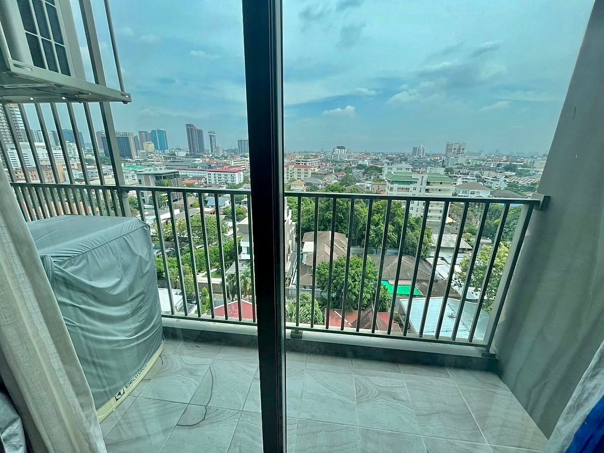 For SaleCondoSukhumvit, Asoke, Thonglor : Urgent sale ✨ C Ekkamai ✨ Fully furnished and equipped with electrical appliances, near BTS Ekkamai
