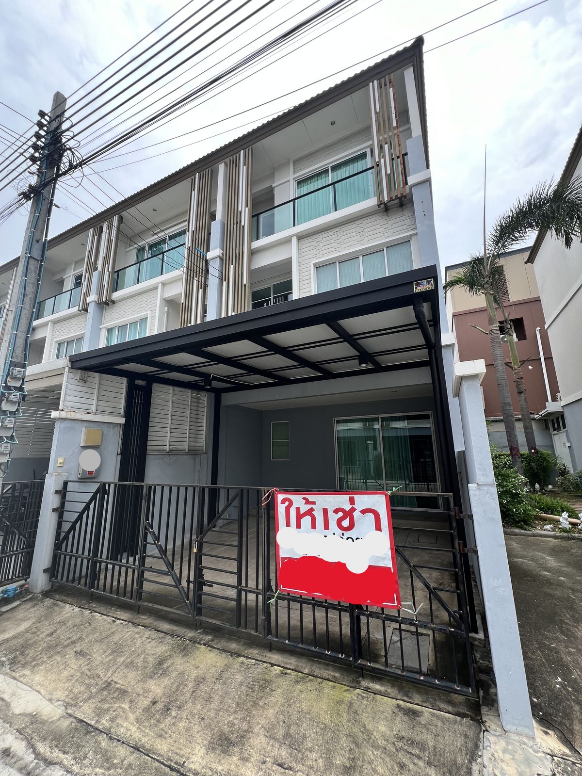 For RentTownhomeChaengwatana, Muangthong : Townhome, corner unit, can be used as an office, register a company, furniture included or not, negotiable, 3 bedrooms, next to the expressway
