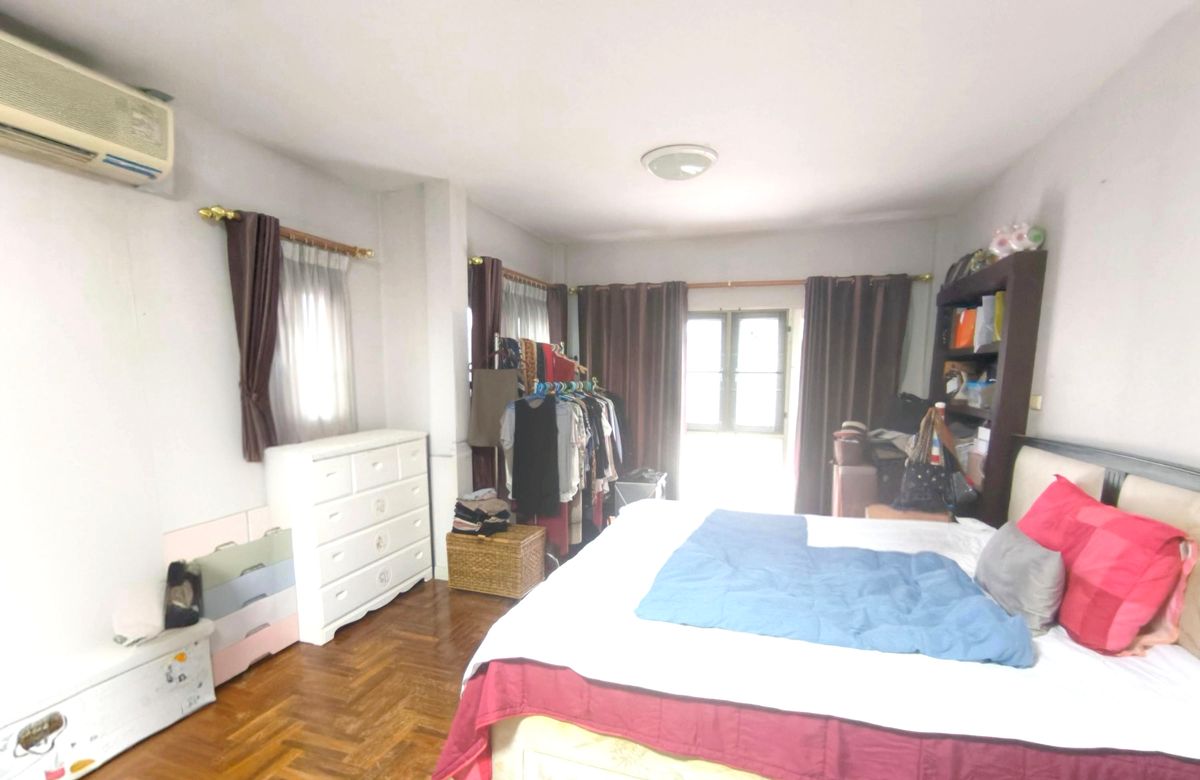 For SaleHousePathum Thani,Rangsit, Thammasat : Detached house, corner in front of the garden, wide road, can park many cars