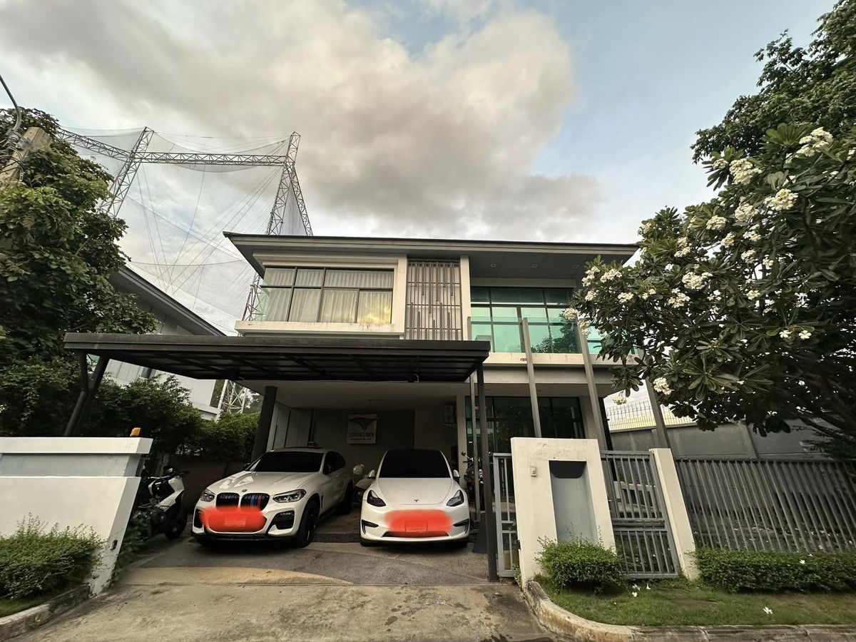 For RentHouseChaengwatana, Muangthong : renovated house 1min go to the expressway and close to a golf course with just 15 minutes to the airport.