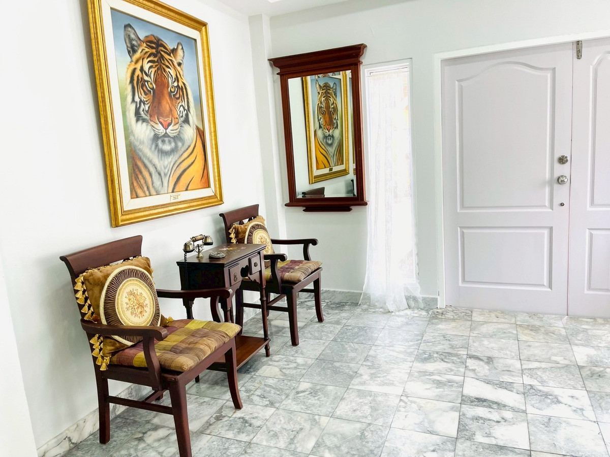 ให้เช่าทาวน์โฮมเกษตรศาสตร์ รัชโยธิน : ทาวน์เฮาส์ หัวมุม 4ห้องนอน (2 ยูนิตผสม) ซอยพหลโยธิน51 ปากซอย BTS เฟอร์นิเจอร์ครบ