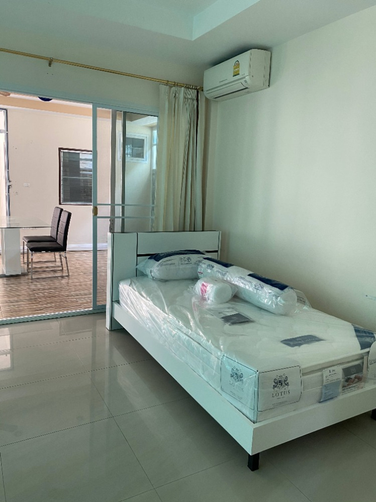 ให้เช่าบ้านพระราม 5 ราชพฤกษ์ บางกรวย : บ้านเดี่ยว มีหลังคาเต็มที่พื้นที่ ติดถนนราชพฤกษ์ 4ห้องนอน ใกล้ DBS