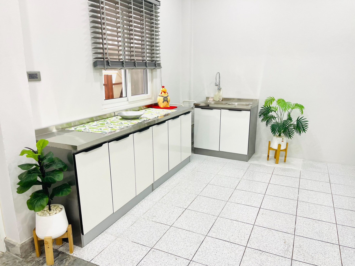 ให้เช่าทาวน์โฮมเกษตรศาสตร์ รัชโยธิน : ทาวน์เฮาส์ หัวมุม 4ห้องนอน (2 ยูนิตผสม) ซอยพหลโยธิน51 ปากซอย BTS เฟอร์นิเจอร์ครบ