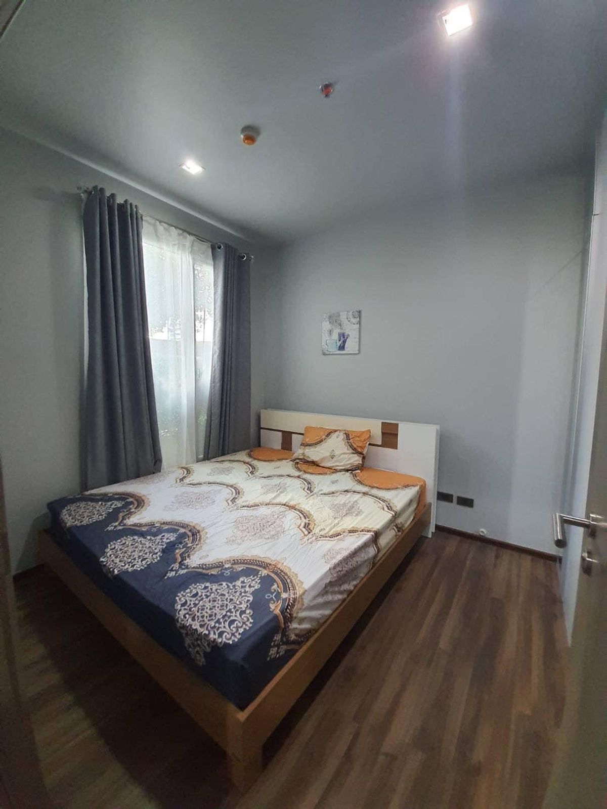 CondoSukhumvit, Asoke, Thonglor : CEIL BY SANSIRI condo is convenient to travel near the BTS train. There is a full furniture shuttle. Ready to stay immediately