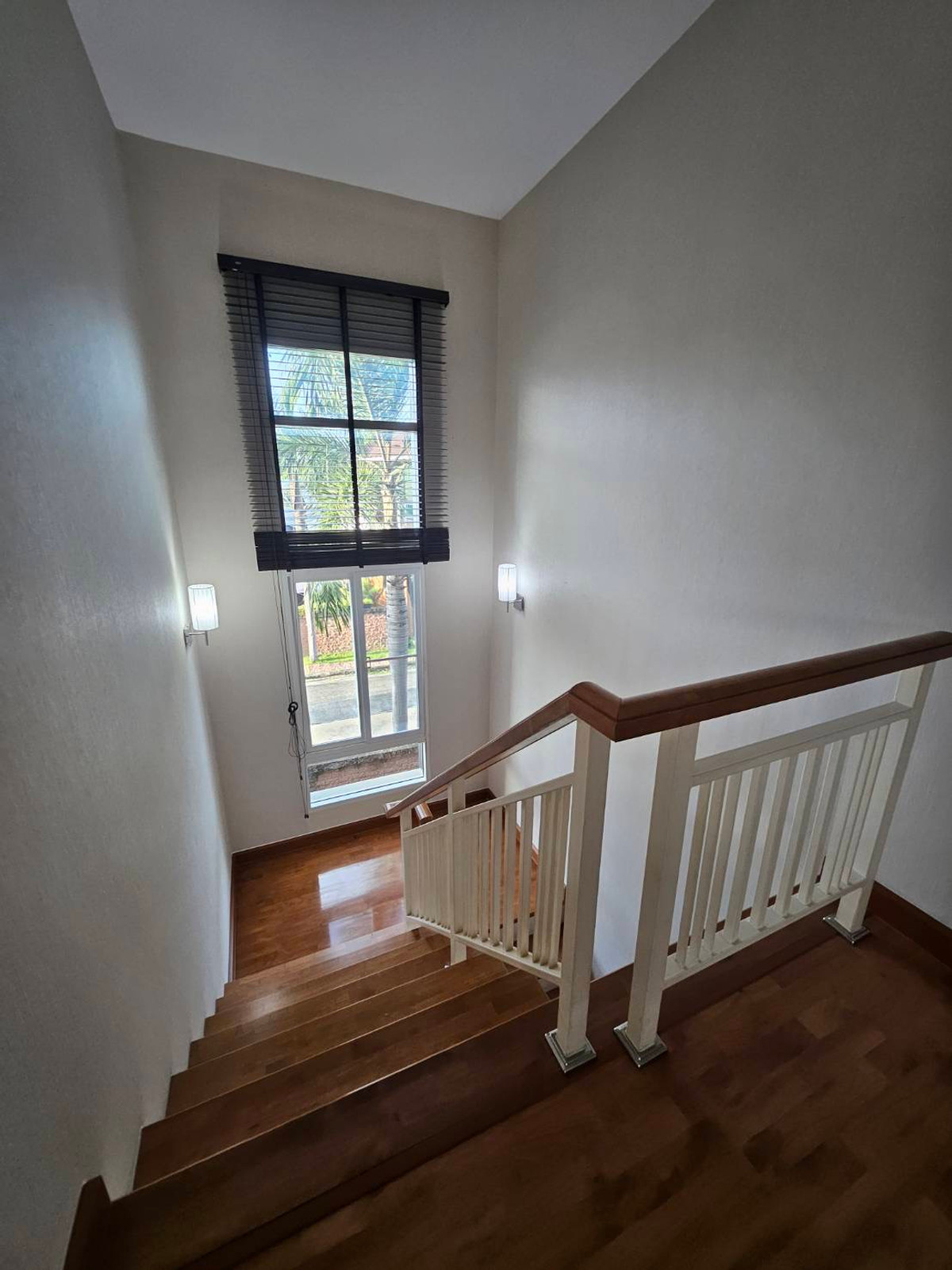 For RentHouseNonthaburi, Bang Yai, Bangbuathong : house with garden, 4 bedrooms, all with en-suite bathrooms, separate maid's room on the first floor, spacious bedrooms.