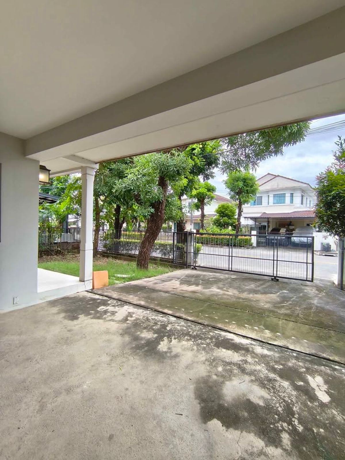 ให้เช่าบ้านพระราม 5 ราชพฤกษ์ บางกรวย : บ้านเดี่ยว 3ห้องนอน 3ห้องน้ำ เฟอร์นิเจอร์ครบ ติดวงเวียนพระราม5 ตรงข้าม เดอะ วอล์ค พร้อมเข้าอยู่ 