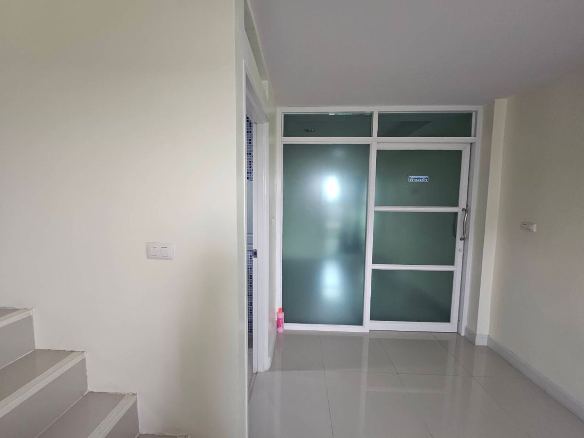 อาคารพาณิชย์ปทุมธานี รังสิต ธรรมศาสตร์ : 🏡 ทาวน์โฮม 3 ชั้น สไตล์โมเดิร์น ใกล้รถไฟฟ้า ราคาถูกที่สุดในโครงการ! เริ่มเพียง 3.59 ล้าน‼️