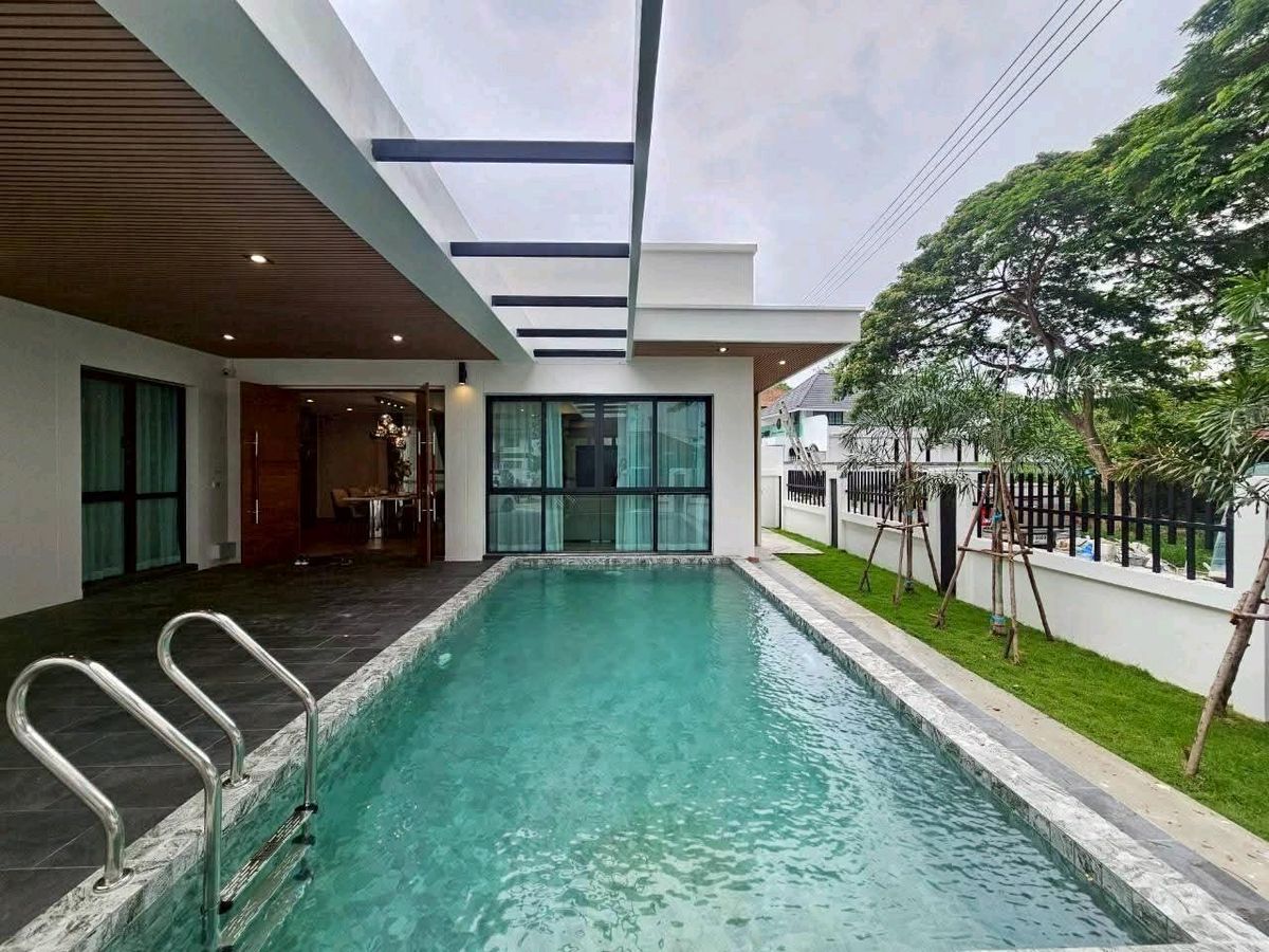 ขายพัทยา บางแสน ชลบุรี สัตหีบ : ขาย บ้าน Pool villa 2 ชั้น ใกล้ทะเลจอมเทียน เหมาะกับการอยู่อาศัย หรือทำธุรกิจ Airbnb พร้อมโซล่าเซล