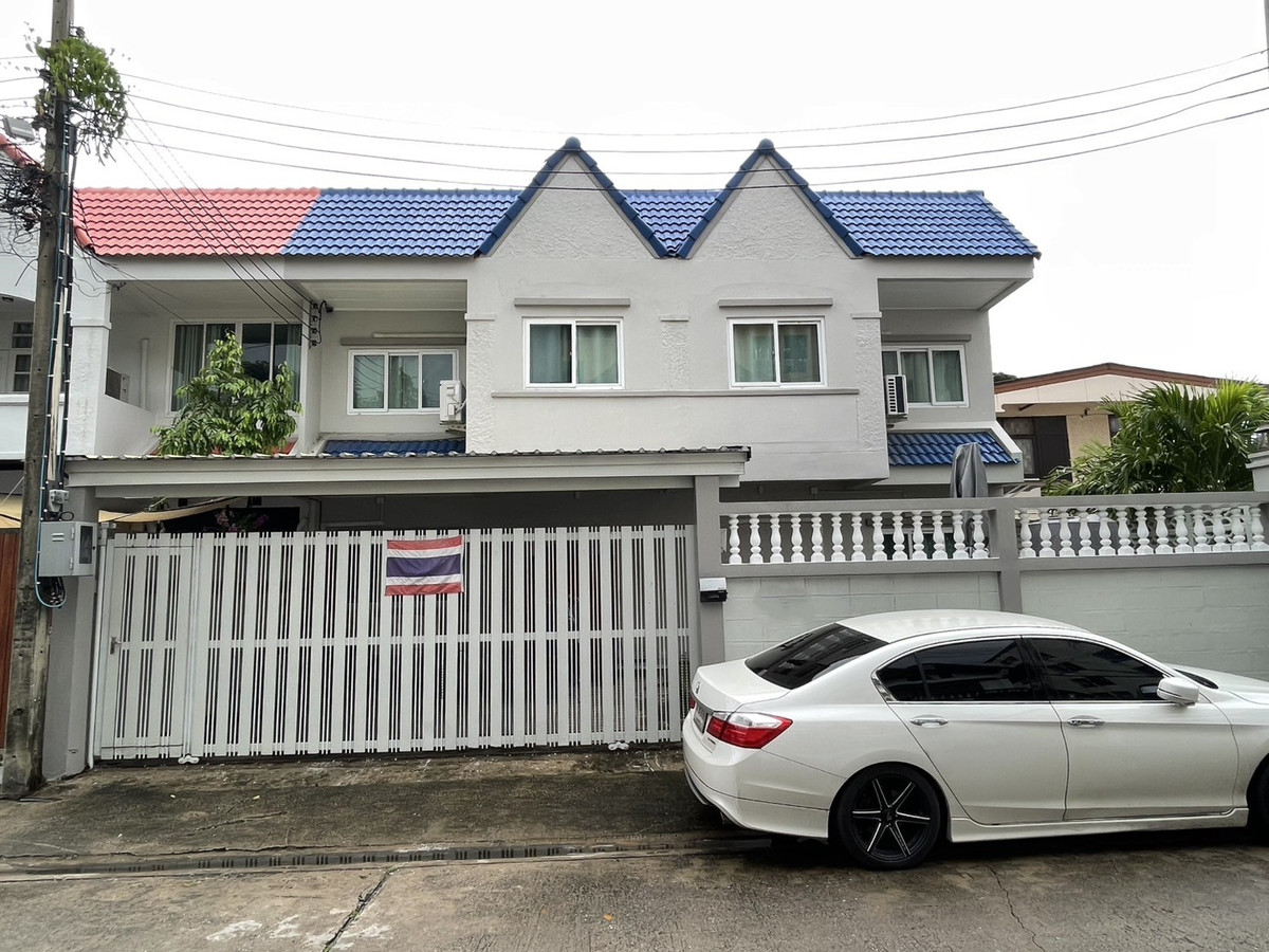 ให้เช่าทาวน์โฮมเกษตรศาสตร์ รัชโยธิน : ทาวน์เฮาส์ หัวมุม 4ห้องนอน (2 ยูนิตผสม) ซอยพหลโยธิน51 ปากซอย BTS เฟอร์นิเจอร์ครบ