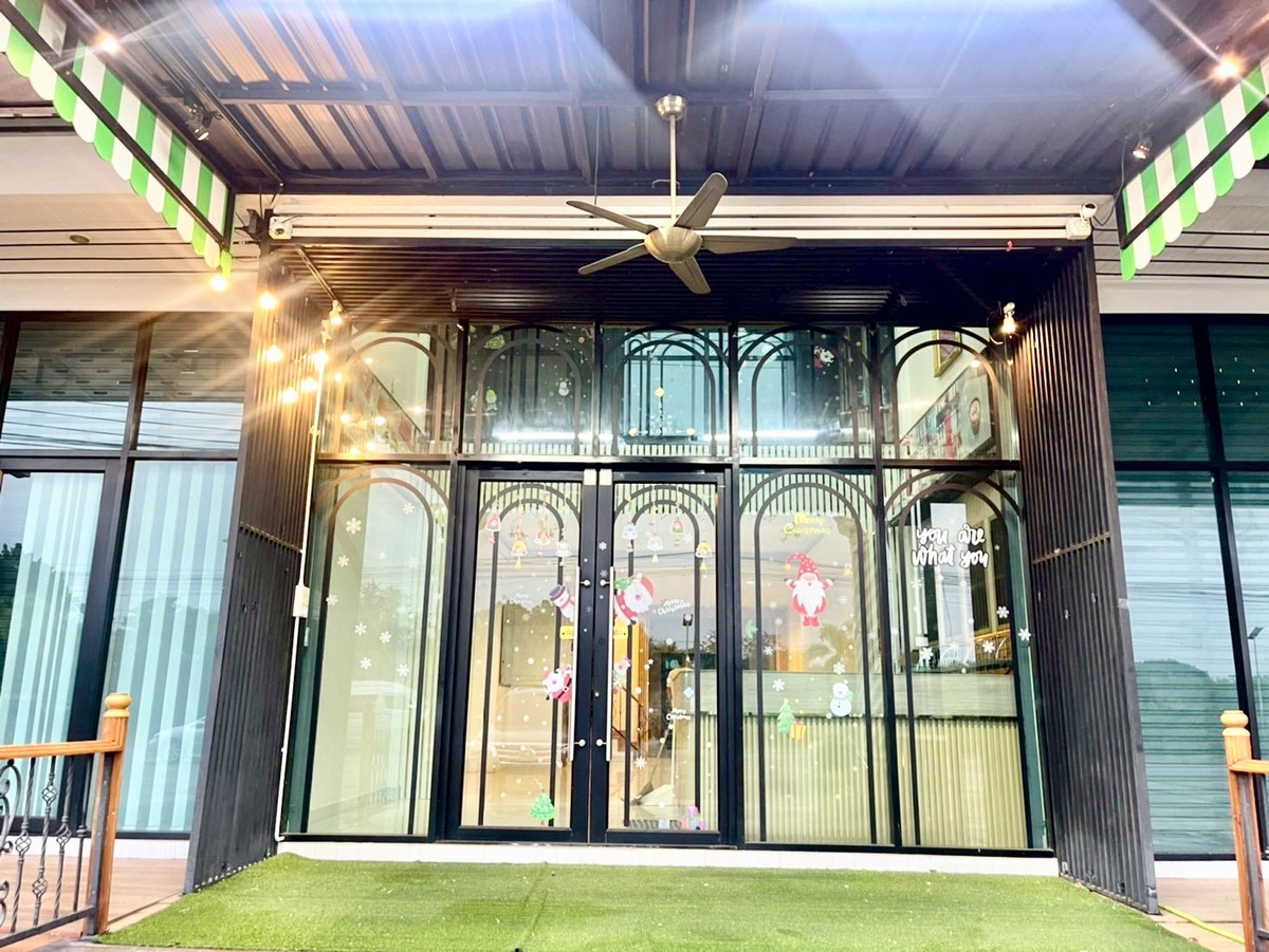 ขายอาคารพาณิชย์นครปฐม : ขายอาคารพาณิชย์ 3 ชั้นครึ่ง อยู่หลังเซ็นทรัล นครปฐม  เนื้อที่ 35.6 ตารางวา 4 ห้องนอน ต.ห้วยจรเข้ อ.เมืองนครปฐม จ.นครปฐม