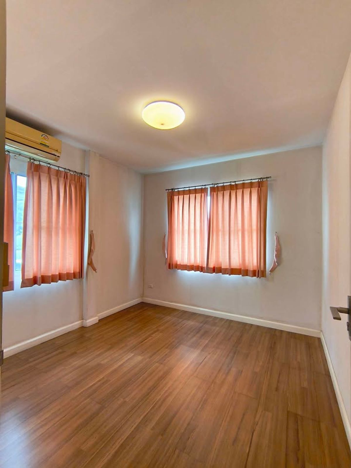 ให้เช่าบ้านพระราม 5 ราชพฤกษ์ บางกรวย : บ้านเดี่ยว 3ห้องนอน 3ห้องน้ำ เฟอร์นิเจอร์ครบ ติดวงเวียนพระราม5 ตรงข้าม เดอะ วอล์ค พร้อมเข้าอยู่ 