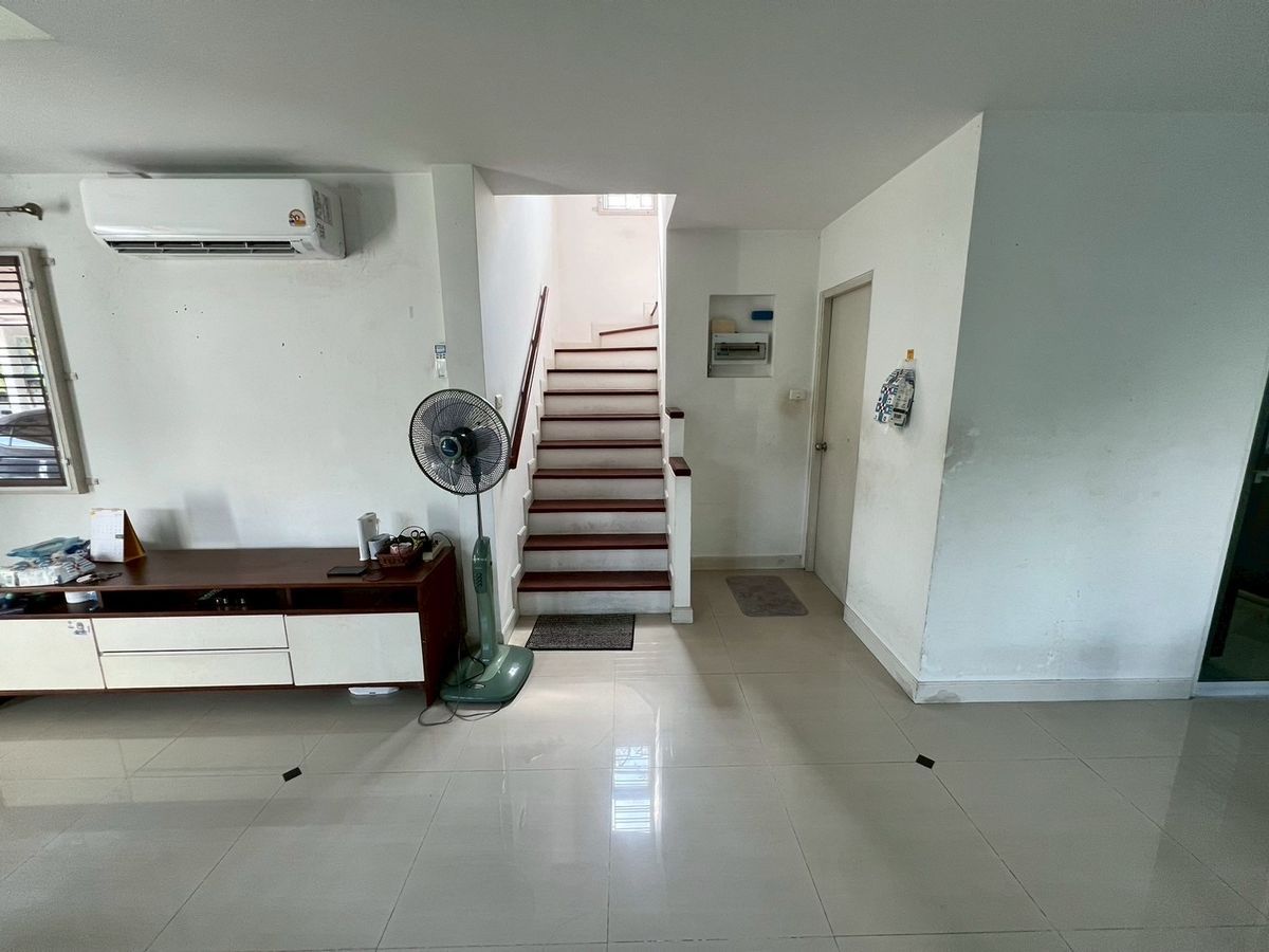 For RentHouseChaengwatana, Muangthong : fully furnished house with 3bedroom 3bathroom on Pak Kret Bypass Road, 5 mins to Muang Thong Thani.