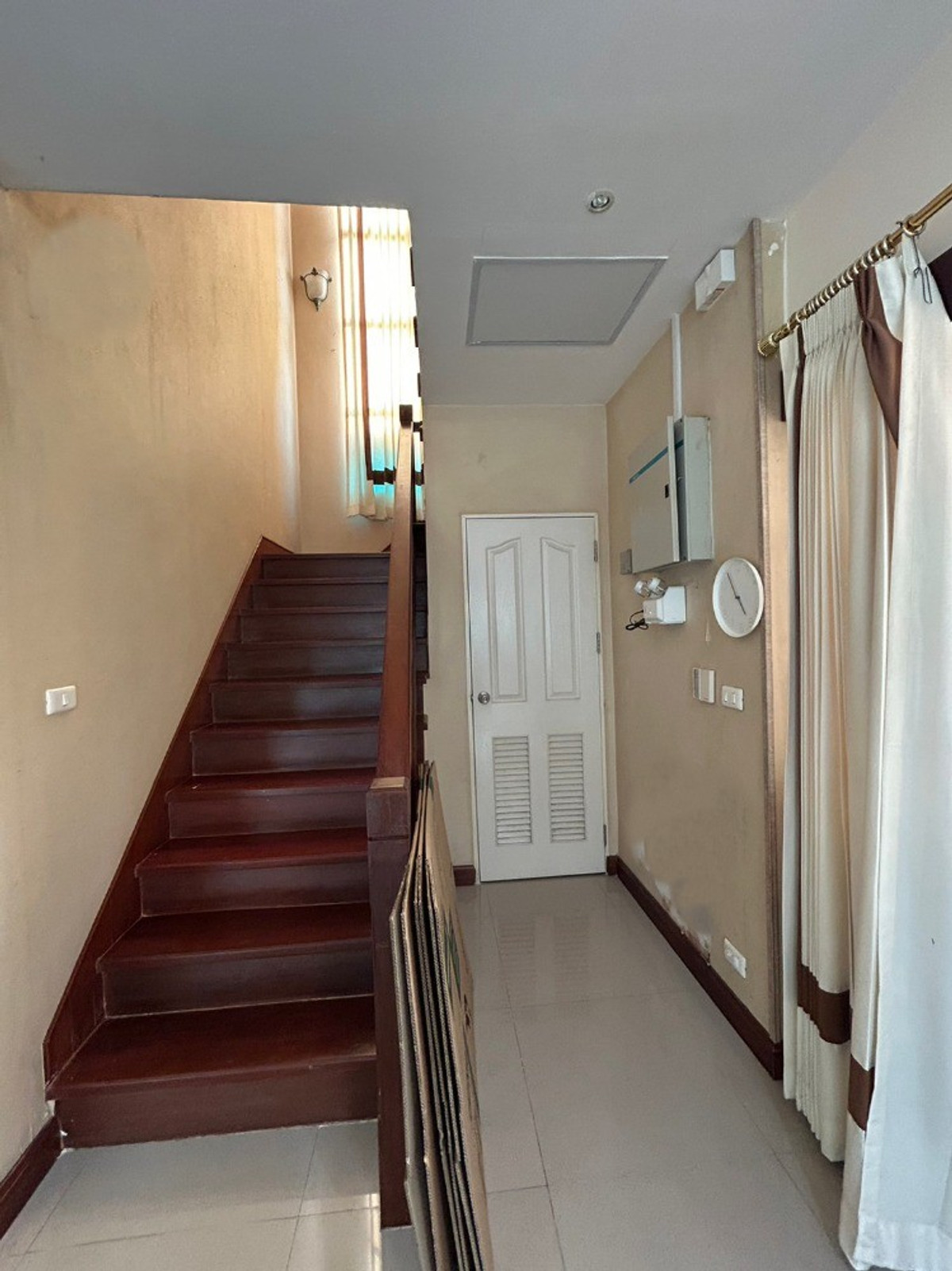 ให้เช่าบ้านพระราม 5 ราชพฤกษ์ บางกรวย : บ้านเดี่ยว มีหลังคาเต็มที่พื้นที่ ติดถนนราชพฤกษ์ 4ห้องนอน ใกล้ DBS