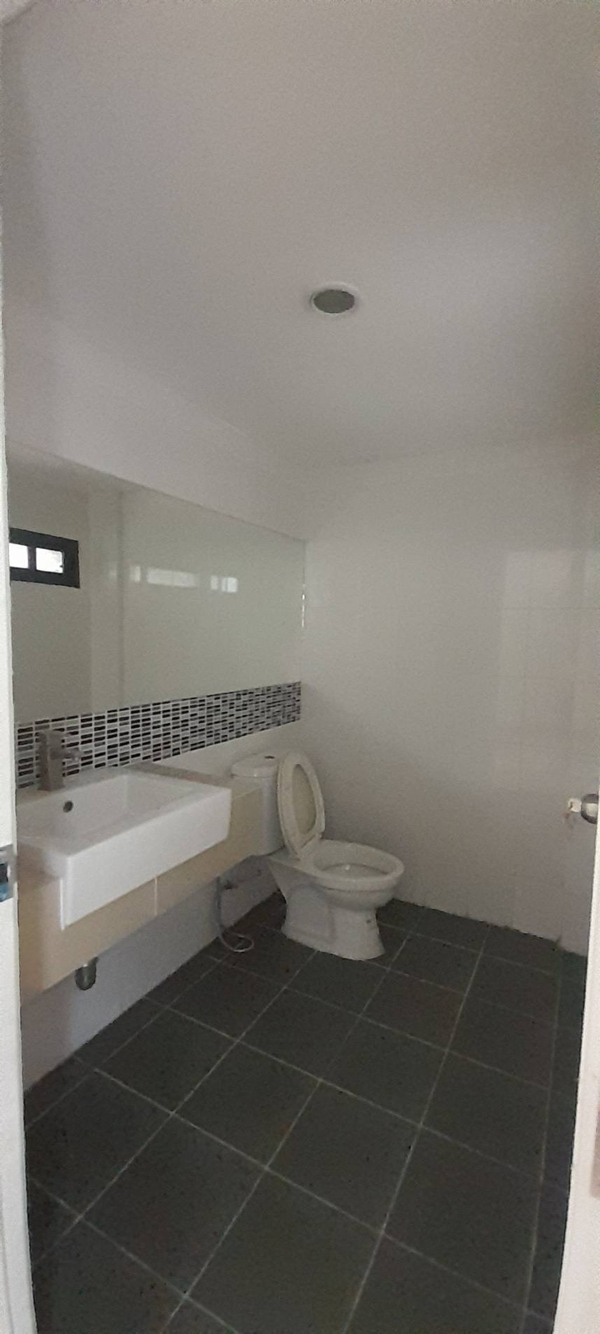 ให้เช่าทาวน์โฮมแจ้งวัฒนะ เมืองทอง : ทาวน์โฮม ติดรถไฟฟ้า เดิน5นาที ขึ้นทางด่วน2นาที ทำออฟฟิศ จดบริษัทได้