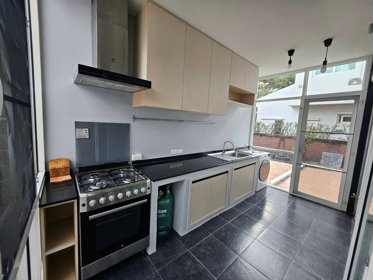 For RentHouseNonthaburi, Bang Yai, Bangbuathong : house with garden, 4 bedrooms, all with en-suite bathrooms, separate maid's room on the first floor, spacious bedrooms.