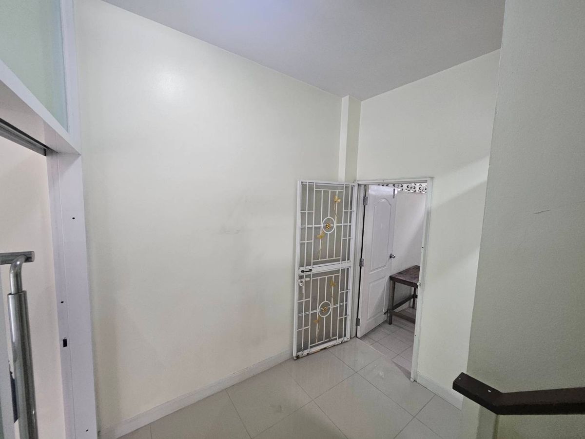 อาคารพาณิชย์ปทุมธานี รังสิต ธรรมศาสตร์ : 🏡 ทาวน์โฮม 3 ชั้น สไตล์โมเดิร์น ใกล้รถไฟฟ้า ราคาถูกที่สุดในโครงการ! เริ่มเพียง 3.59 ล้าน‼️