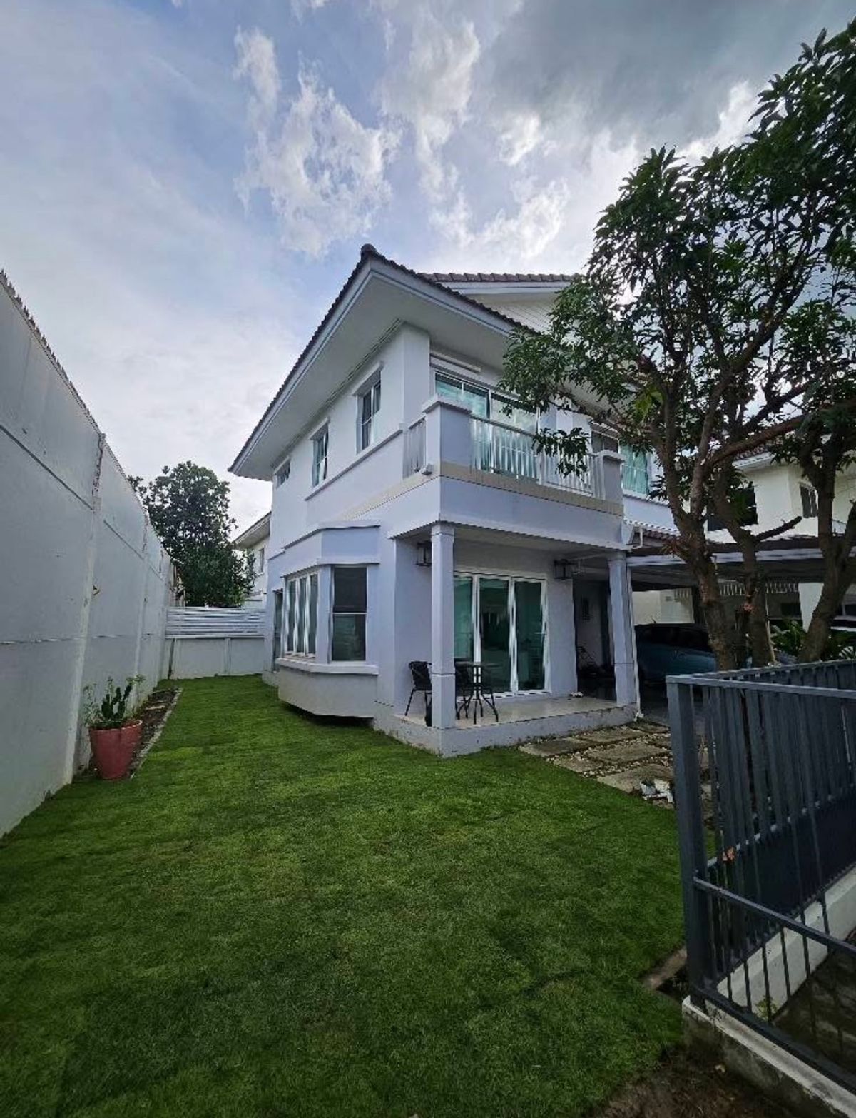 ให้เช่าบ้านปิ่นเกล้า จรัญสนิทวงศ์ : บ้านเดี่ยว รีโนเวทใหม่ 3ห้องนอน เฟอร์นิเจอร์ครบ ติดวงเวียนพระราม5 ตรงข้าม เดอะ วอล์ค พร้อมเข้าอยู่ 