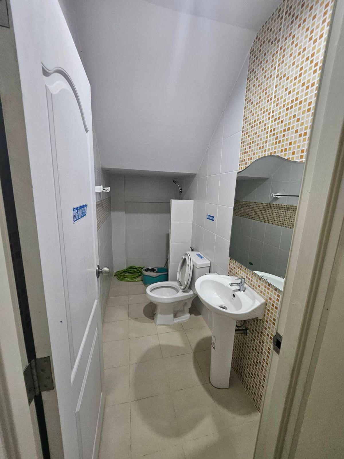 อาคารพาณิชย์ปทุมธานี รังสิต ธรรมศาสตร์ : 🏡 ทาวน์โฮม 3 ชั้น สไตล์โมเดิร์น ใกล้รถไฟฟ้า ราคาถูกที่สุดในโครงการ! เริ่มเพียง 3.59 ล้าน‼️