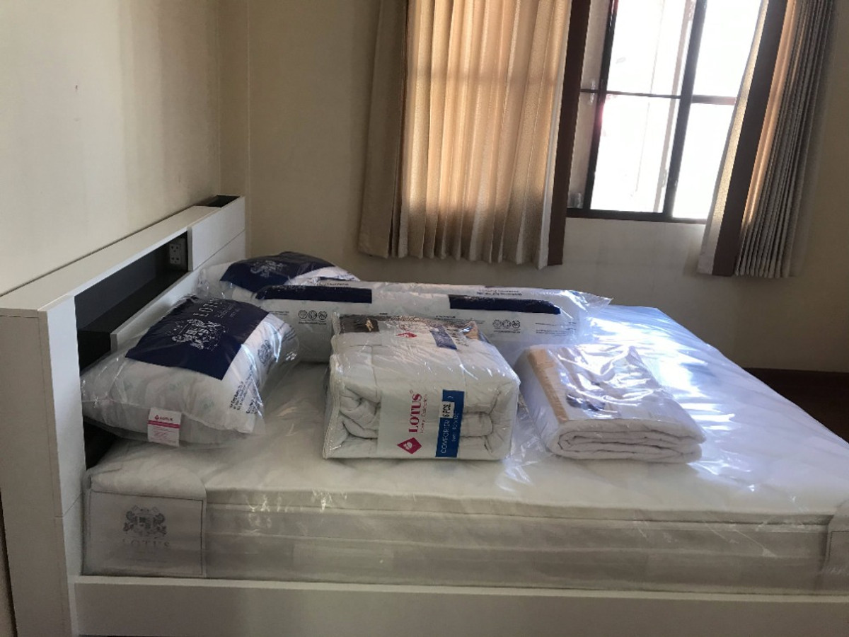 ให้เช่าบ้านพระราม 5 ราชพฤกษ์ บางกรวย : บ้านเดี่ยว มีหลังคาเต็มที่พื้นที่ ติดถนนราชพฤกษ์ 4ห้องนอน ใกล้ DBS