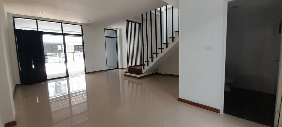 ให้เช่าทาวน์โฮมแจ้งวัฒนะ เมืองทอง : ทาวน์โฮม ติดรถไฟฟ้า เดิน5นาที ขึ้นทางด่วน2นาที ทำออฟฟิศ จดบริษัทได้