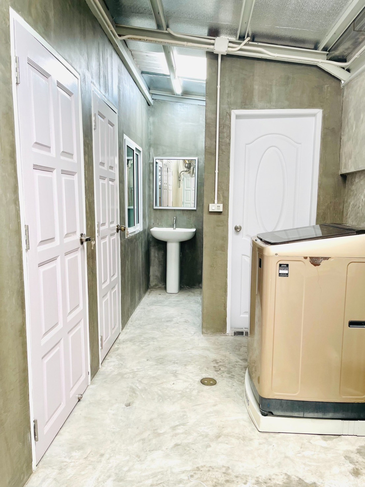 ให้เช่าทาวน์โฮมเกษตรศาสตร์ รัชโยธิน : ทาวน์เฮาส์ หัวมุม 4ห้องนอน (2 ยูนิตผสม) ซอยพหลโยธิน51 ปากซอย BTS เฟอร์นิเจอร์ครบ