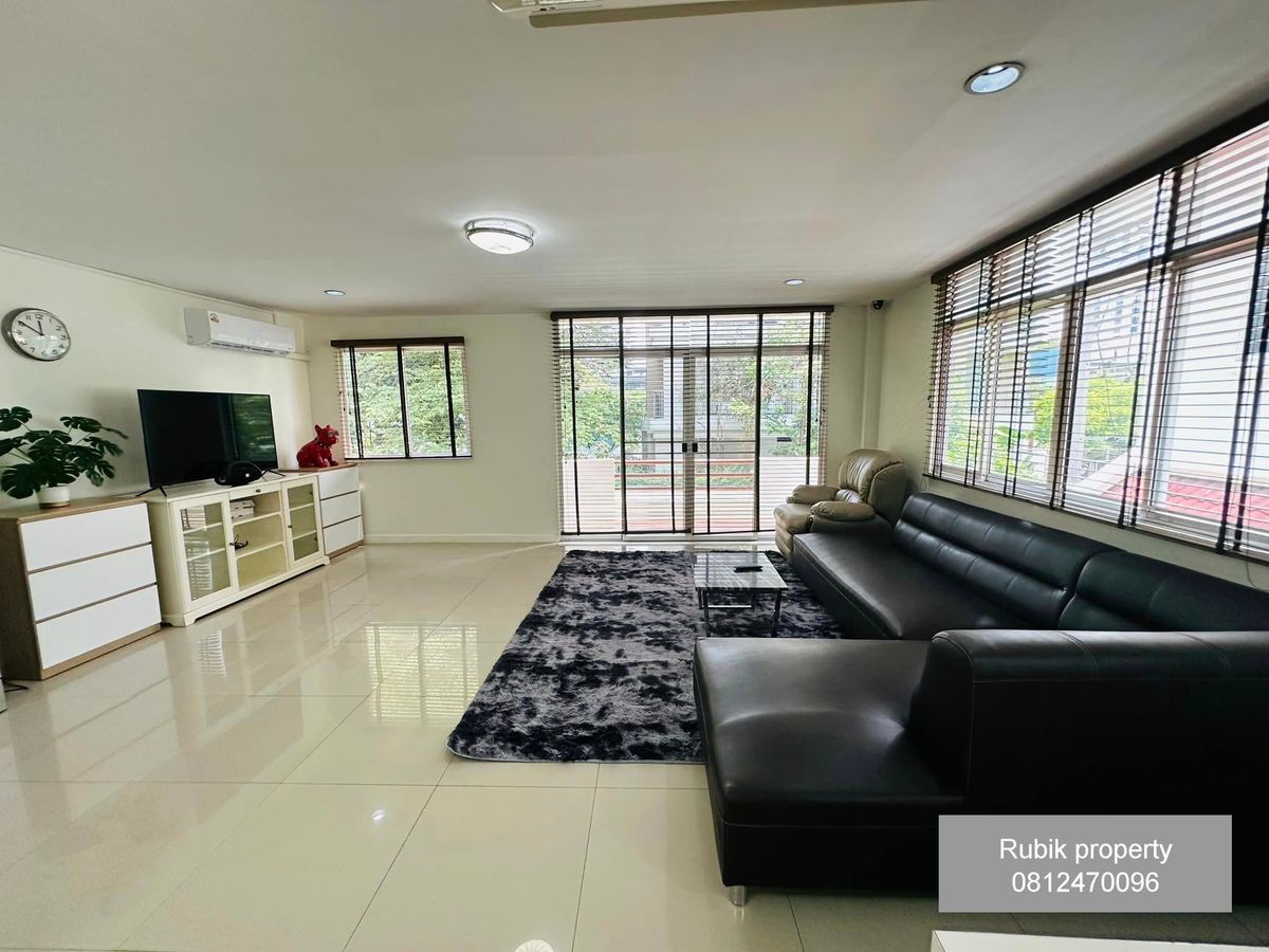 ให้เช่าบ้านสุขุมวิท อโศก ทองหล่อ : 🏡 FOR RENT: Renovated 5-Bedroom Single House (RB841)
