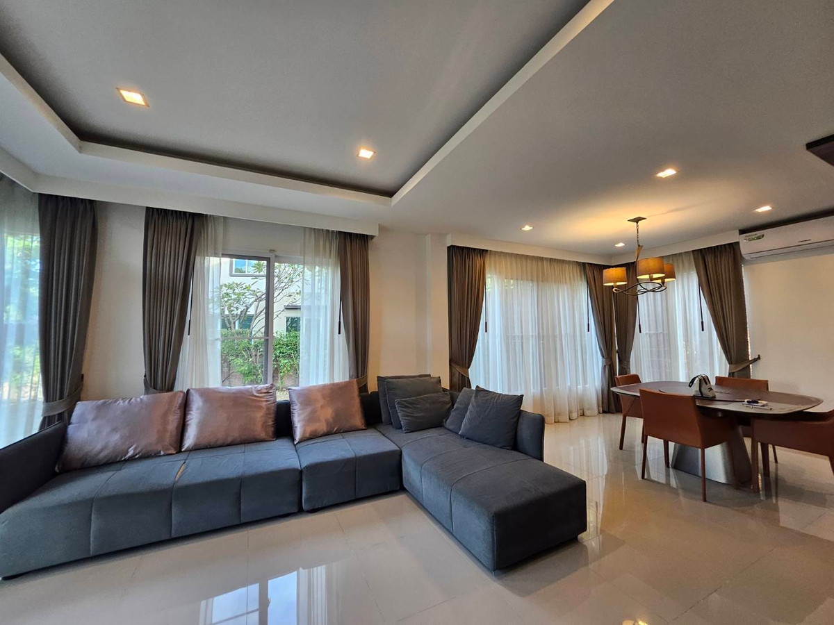For RentHouseNonthaburi, Bang Yai, Bangbuathong : house with garden, 4 bedrooms, all with en-suite bathrooms, separate maid's room on the first floor, spacious bedrooms.