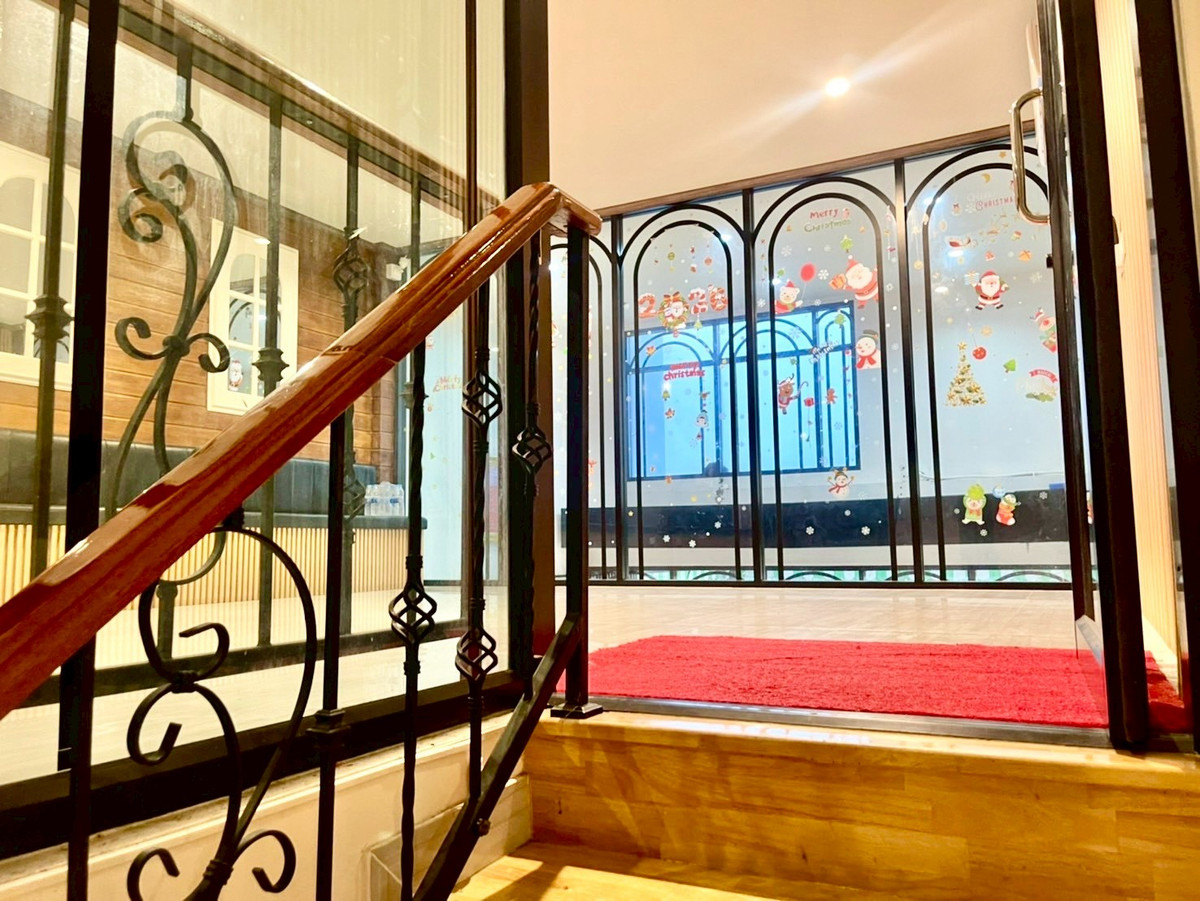 ขายอาคารพาณิชย์นครปฐม : ขายอาคารพาณิชย์ 3 ชั้นครึ่ง อยู่หลังเซ็นทรัล นครปฐม  เนื้อที่ 35.6 ตารางวา 4 ห้องนอน ต.ห้วยจรเข้ อ.เมืองนครปฐม จ.นครปฐม