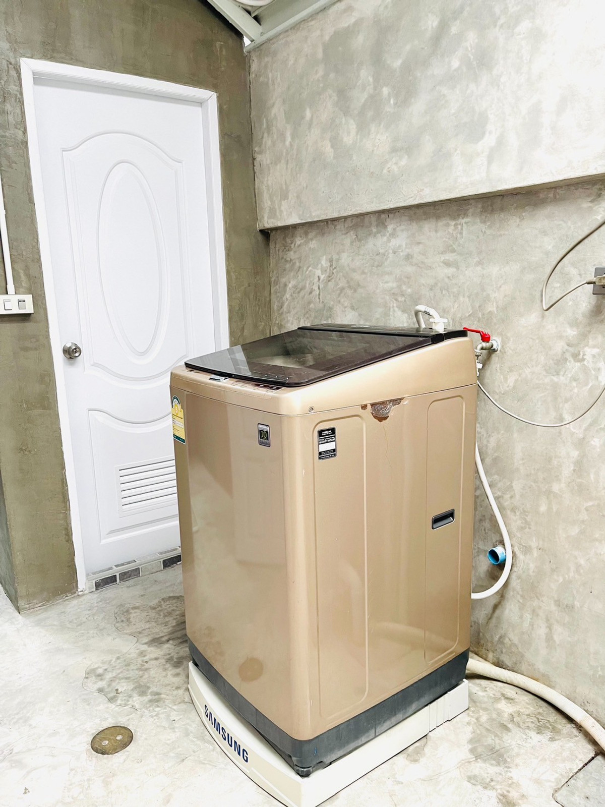 ให้เช่าทาวน์โฮมเกษตรศาสตร์ รัชโยธิน : ทาวน์เฮาส์ หัวมุม 4ห้องนอน (2 ยูนิตผสม) ซอยพหลโยธิน51 ปากซอย BTS เฟอร์นิเจอร์ครบ