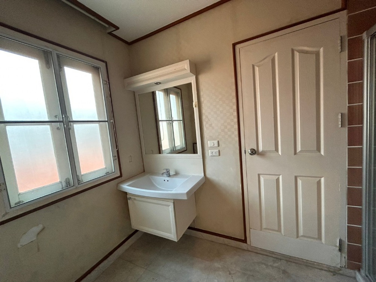 ให้เช่าบ้านพระราม 5 ราชพฤกษ์ บางกรวย : บ้านเดี่ยว มีหลังคาเต็มที่พื้นที่ ติดถนนราชพฤกษ์ 4ห้องนอน ใกล้ DBS