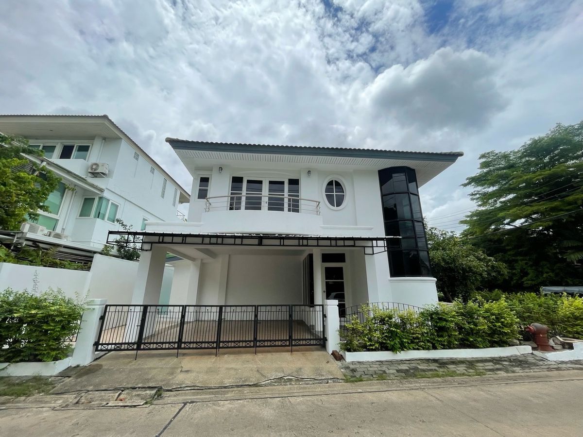 ขายทาวน์โฮมรัชดา ห้วยขวาง : 🏡 บ้านเดี่ยวรีโนเวทใหม่ทั้งหลัง Supalai Ville รัชดา 32  ฟังก์ชัน 4 ห้องนอน พร้อมห้องอเนกประสงค์และที่จอดรถหลายคัน เดินทางสะดวก ใกล้ MRT พร้อมอยู่ทันที